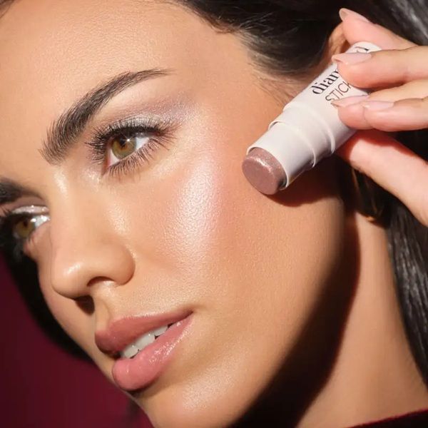 Artdeco Iluminator Sparks of Joy Collection All Over Diamond Stick Highlighter 02 Holiday Glam 