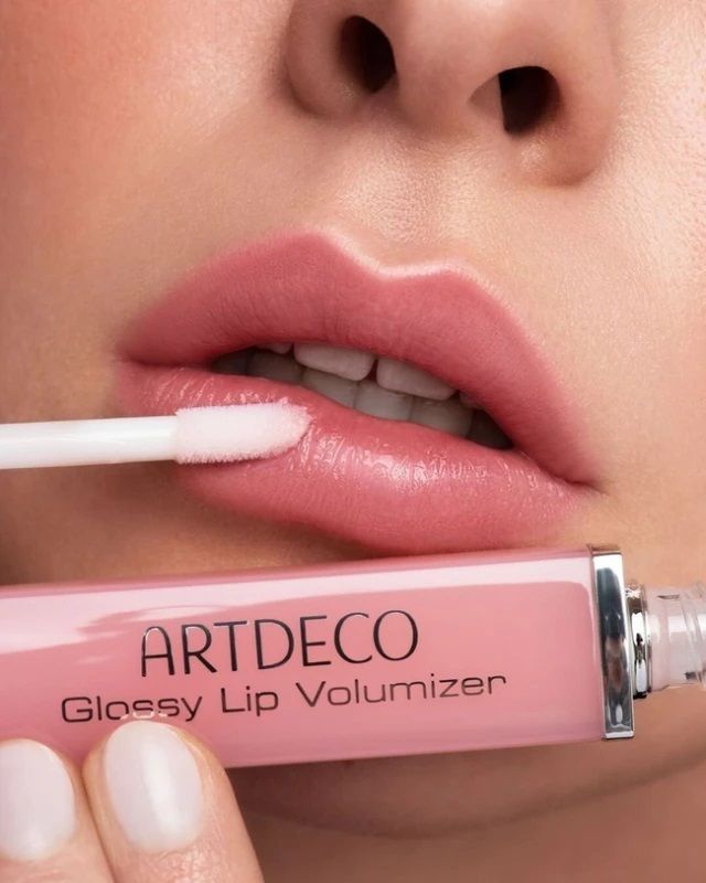 Artdeco Luciu de Buze Glossy Lip Volumizing Gloss 01 Cool Nude 6ml