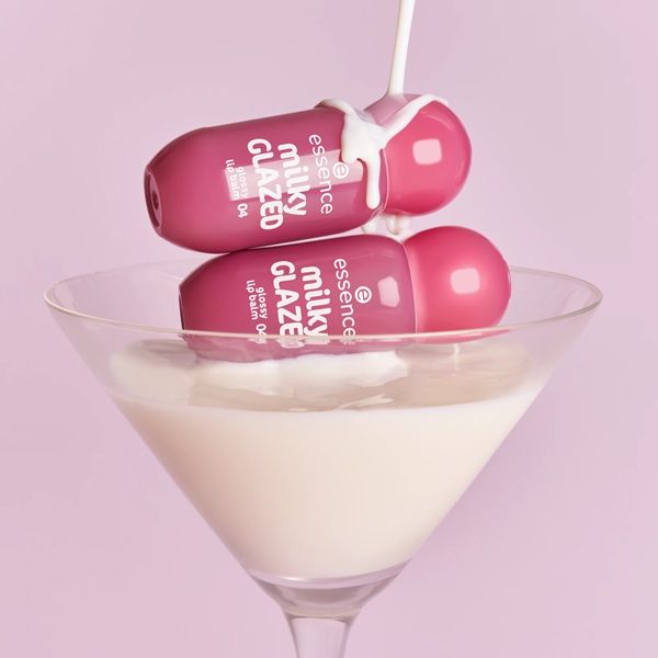 Essence Balsam de BEssence Balsam de Buze Milky Glazed Glossy Lip Balm 04 Berry Au Lait 4ml 