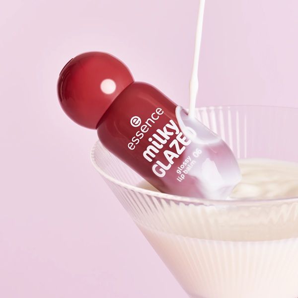 Essence Balsam de Buze Milky Glazed Glossy Lip Balm 06 Cherry On Top 4ml