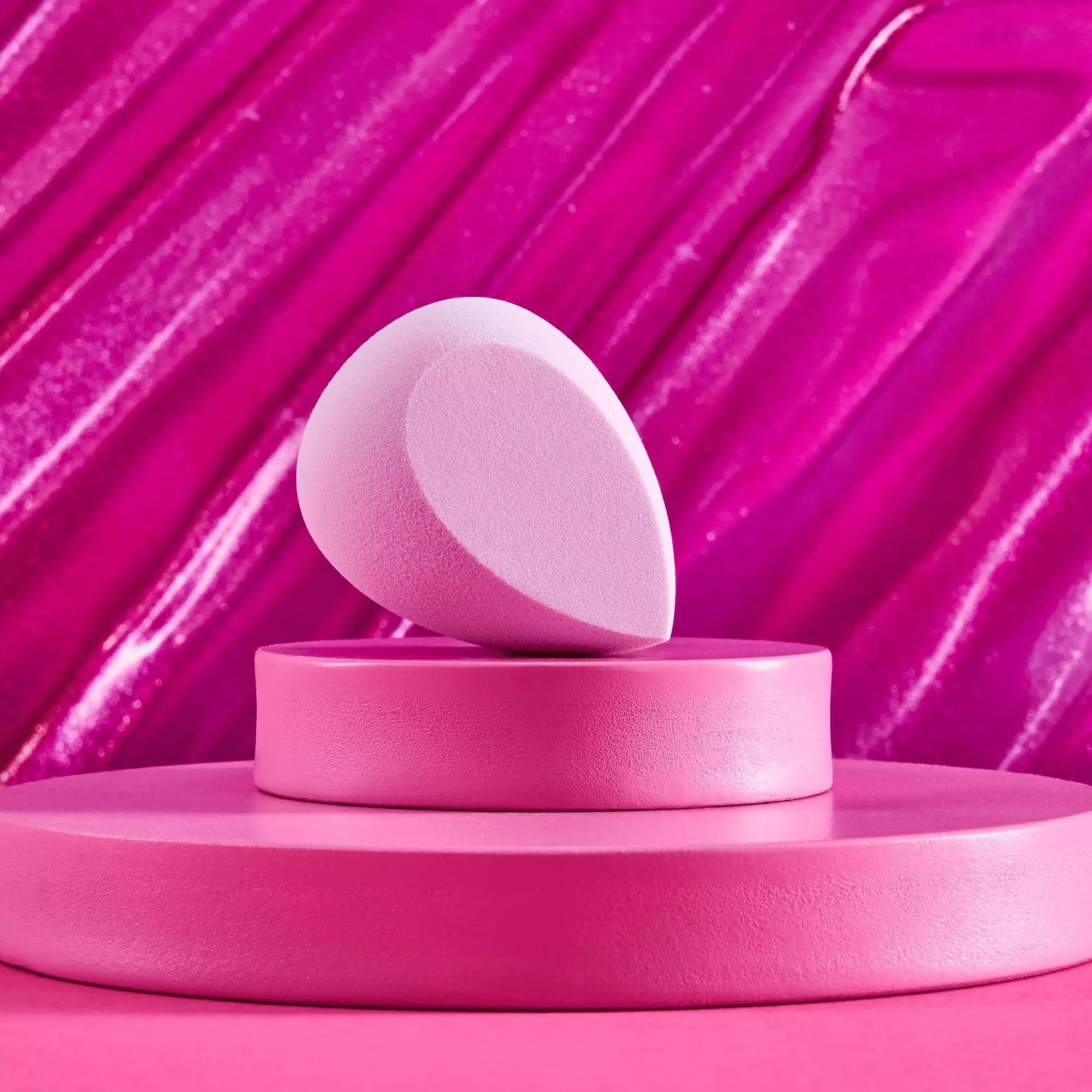 Essence Burete Machiaj Make up & Baking Sponge 01 Dab & Blend