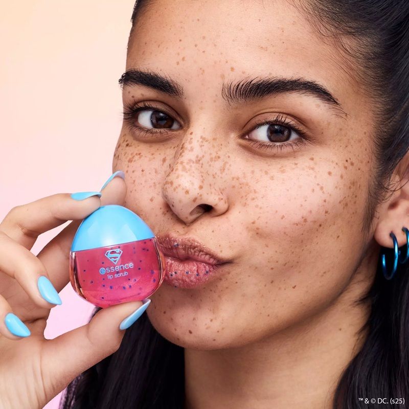 Essence Exfoliant de buze Superman Lip Scrub 11g
