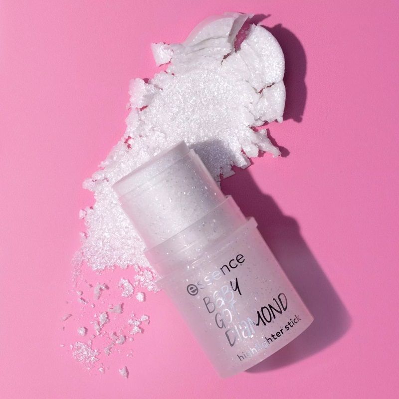 Essence Iluminatorul Stick Baby Got Diamond 5.4g