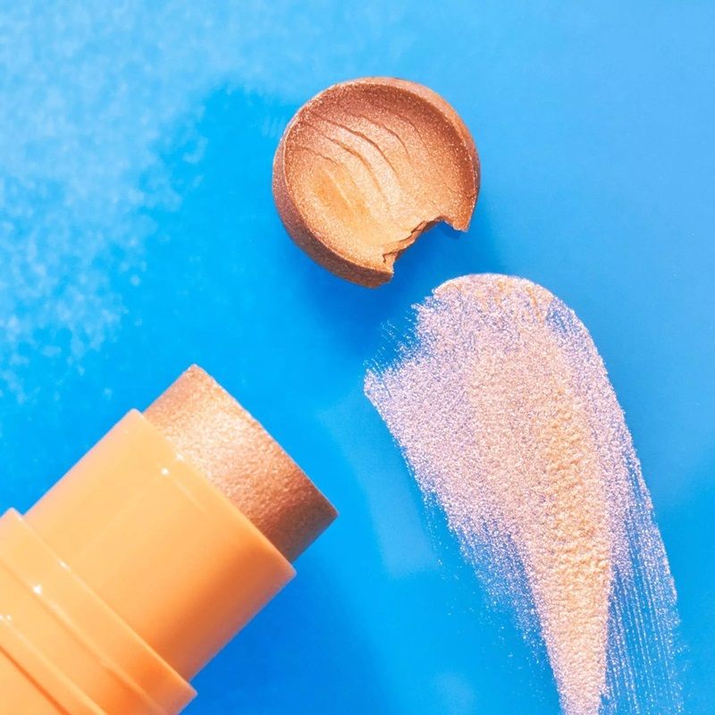 Essence Iluminatorul Stick Baby Got Holo Glow 10 Holy Apricotly 5g