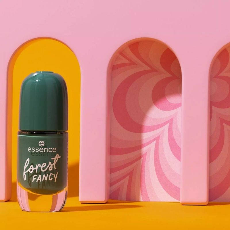 Essence Lac de Unghii Gel Nail Colour 77 forest FANCY 8ml