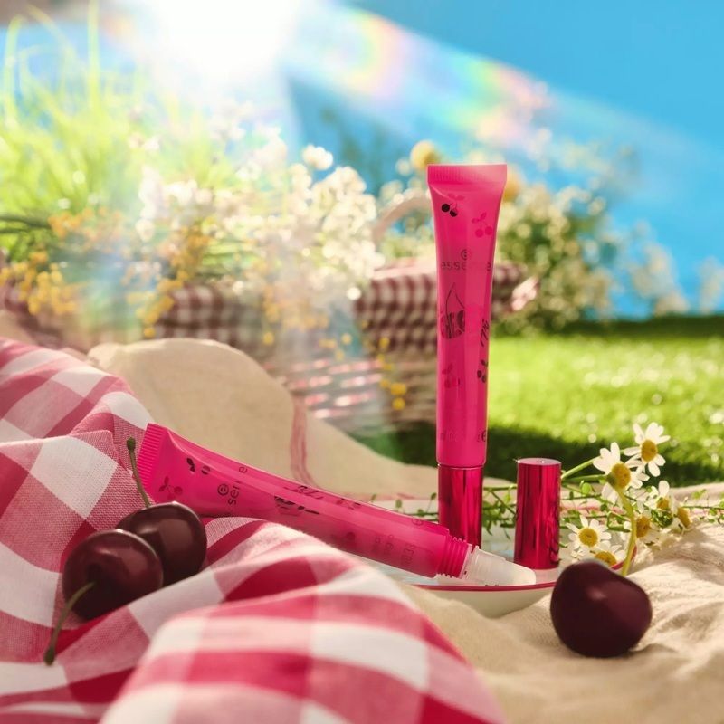 Essence Luciu de Buze So Cherry Happy Peptide Lipgloss 01 Cherry On Top 10ml
