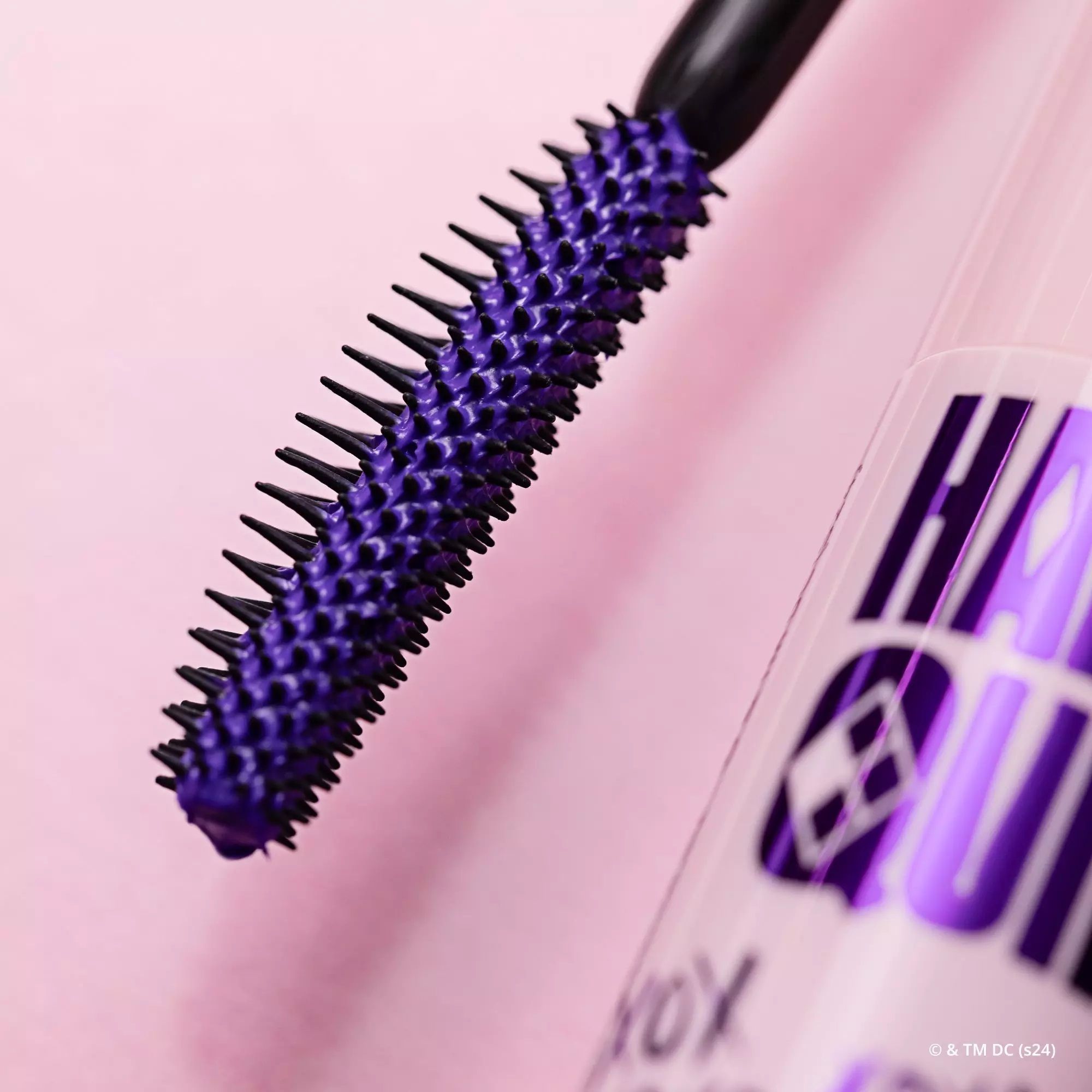 Essence Mascara Harley Quinn Coloured Mascara 01 Purple 12ml 
