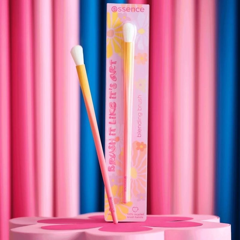 Essence Pensula Fard Brush It Like It's Art Blending Brush 01 Blending Is Like Cardio For Artists!  