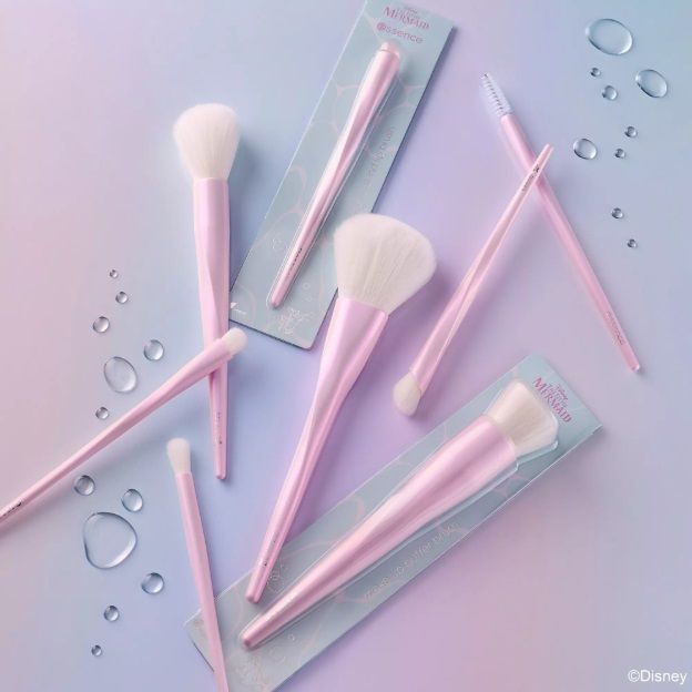 Essence Pensula Fard de Ochi Disney The Little Mermaid Blending Brush