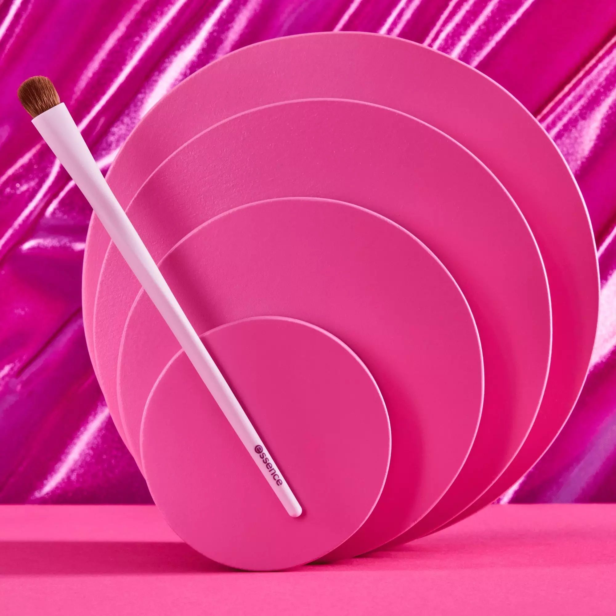 Essence Pensula Fard de Ochi Eyeshadow Brush 01 Throwing a Little Shade