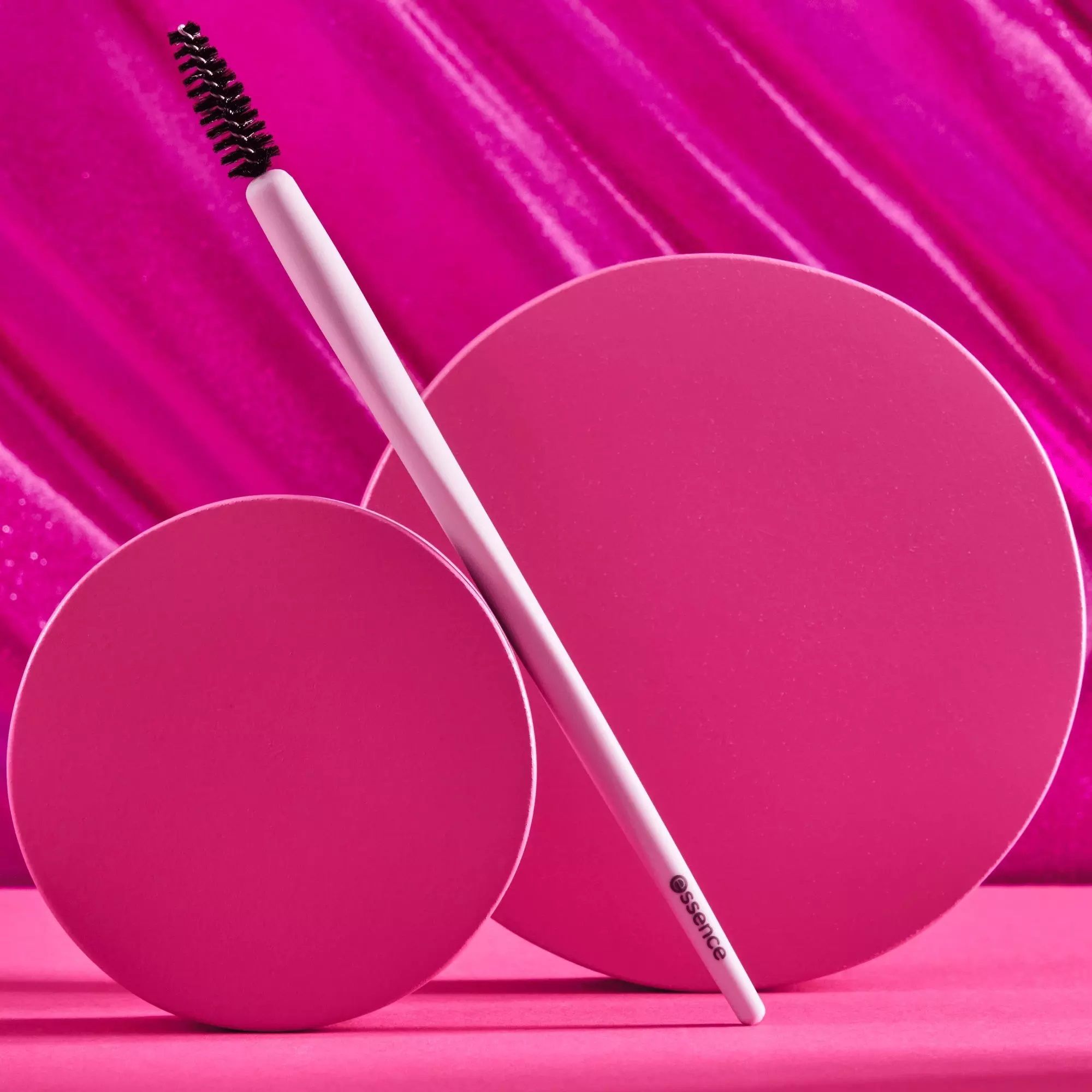 Essence Perie Sprancene Brow Spoolie 01 Brow Game Changer