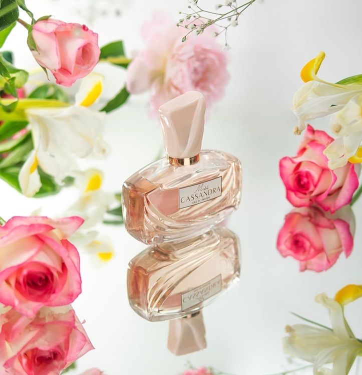 Jeanne Arthes Miss Cassandra Apa de parfum 100ml prezentare