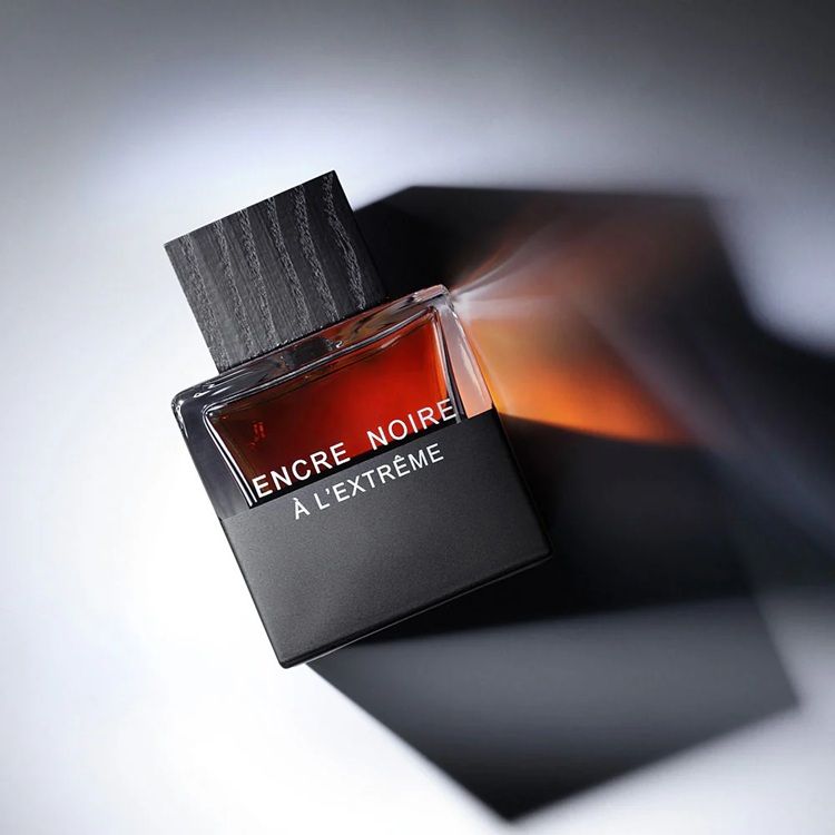 Lalique Encre Noire A L'Extreme Apa de parfum pentru barbati prezentare