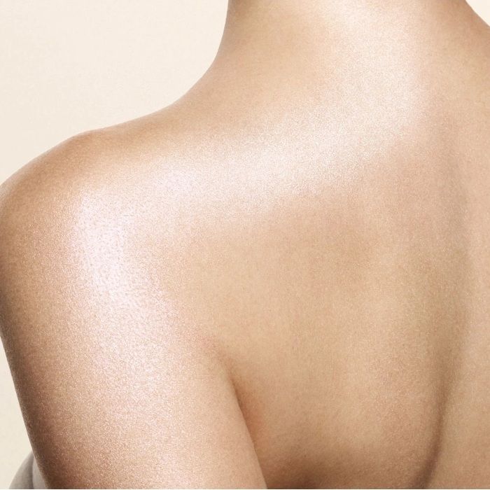 Valentino Donna Born In Roma Body Shimmer aspect piele